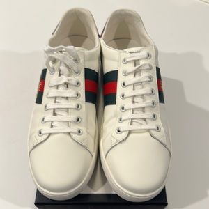 Basic ware and tear. Coming with dust bags and box. Used a couple of times